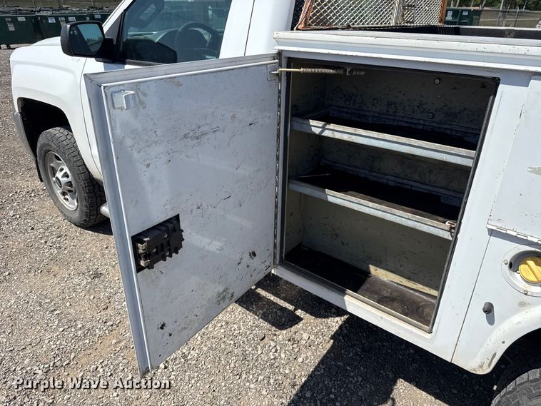 image for item ET6156 2015 Chevrolet Silverado 2500 utility bed pickup truck
