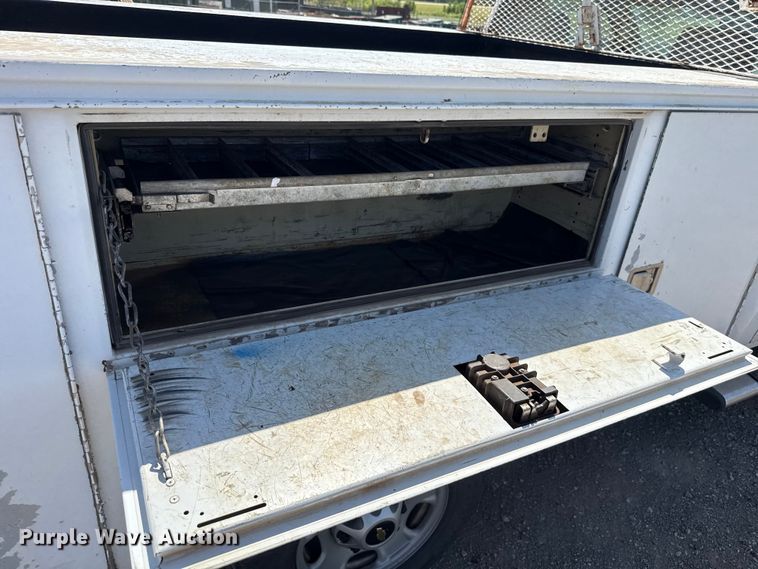image for item ET6156 2015 Chevrolet Silverado 2500 utility bed pickup truck