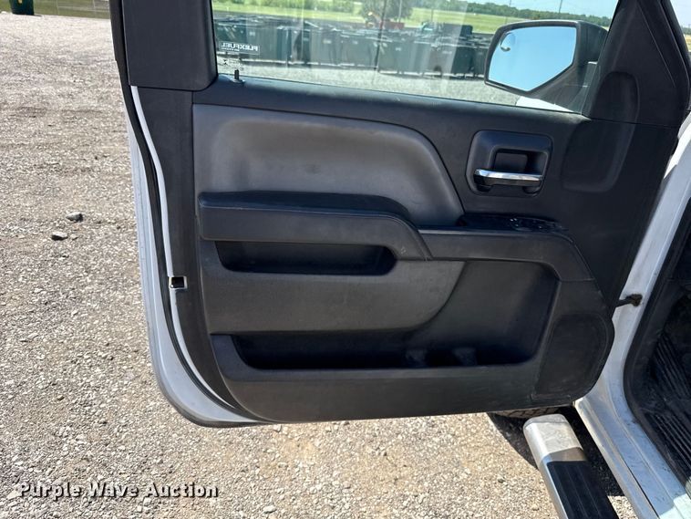 image for item ET6156 2015 Chevrolet Silverado 2500 utility bed pickup truck