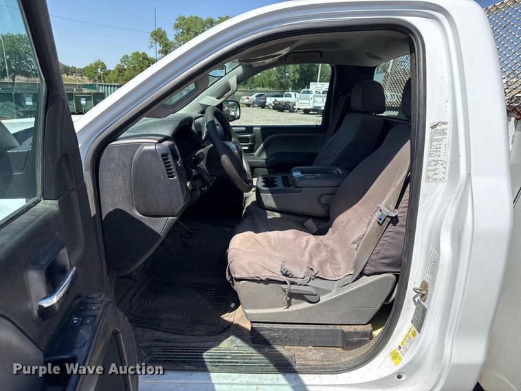 image for item ET6156 2015 Chevrolet Silverado 2500 utility bed pickup truck