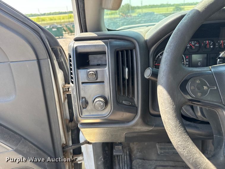 image for item ET6156 2015 Chevrolet Silverado 2500 utility bed pickup truck