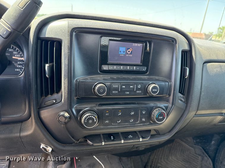 image for item ET6156 2015 Chevrolet Silverado 2500 utility bed pickup truck