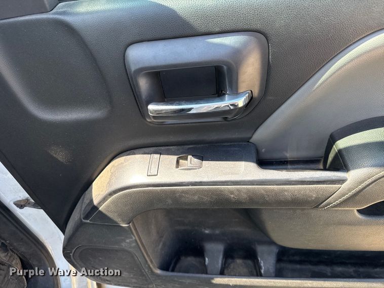 image for item ET6156 2015 Chevrolet Silverado 2500 utility bed pickup truck