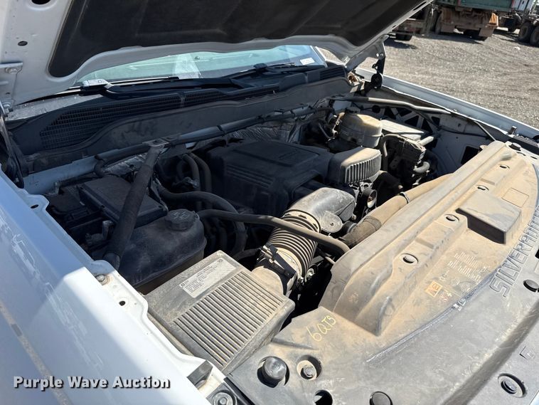 image for item ET6156 2015 Chevrolet Silverado 2500 utility bed pickup truck