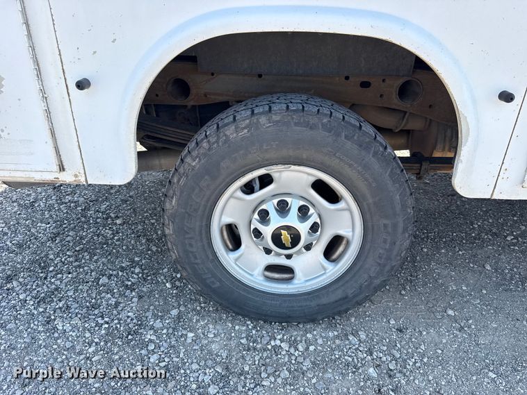 image for item ET6156 2015 Chevrolet Silverado 2500 utility bed pickup truck