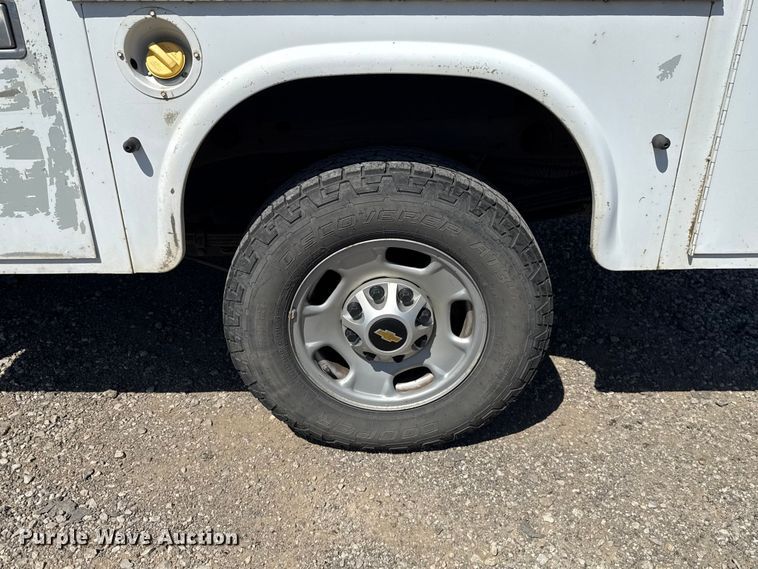 image for item ET6156 2015 Chevrolet Silverado 2500 utility bed pickup truck