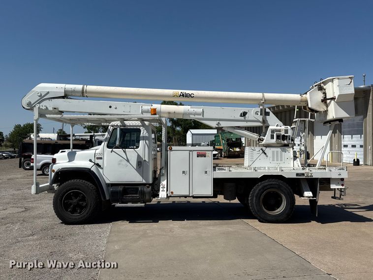 image for item ET6157 1986 International F1954 bucket truck