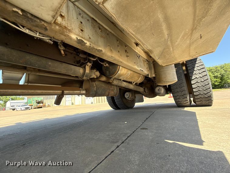 image for item ET6157 1986 International F1954 bucket truck