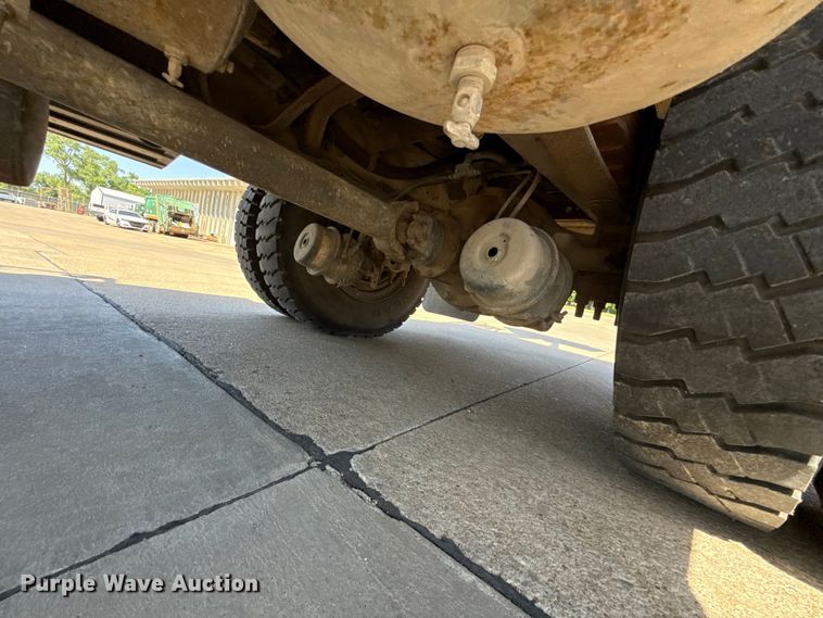 image for item ET6157 1986 International F1954 bucket truck
