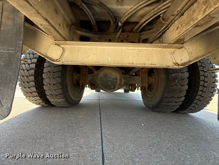 image for item ET6157 1986 International F1954 bucket truck