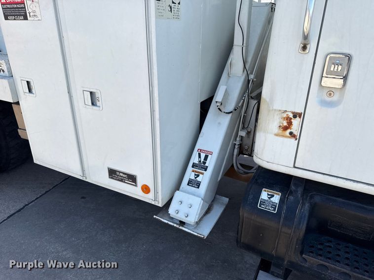 image for item ET6157 1986 International F1954 bucket truck