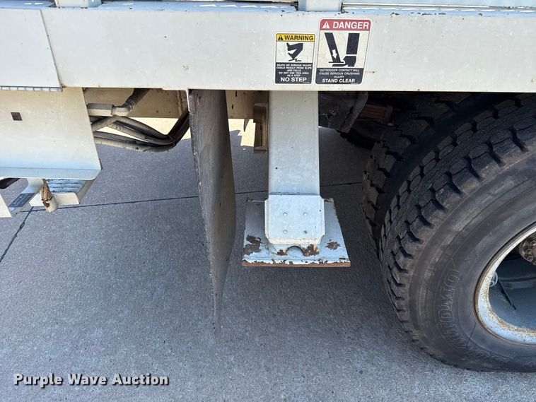 image for item ET6157 1986 International F1954 bucket truck