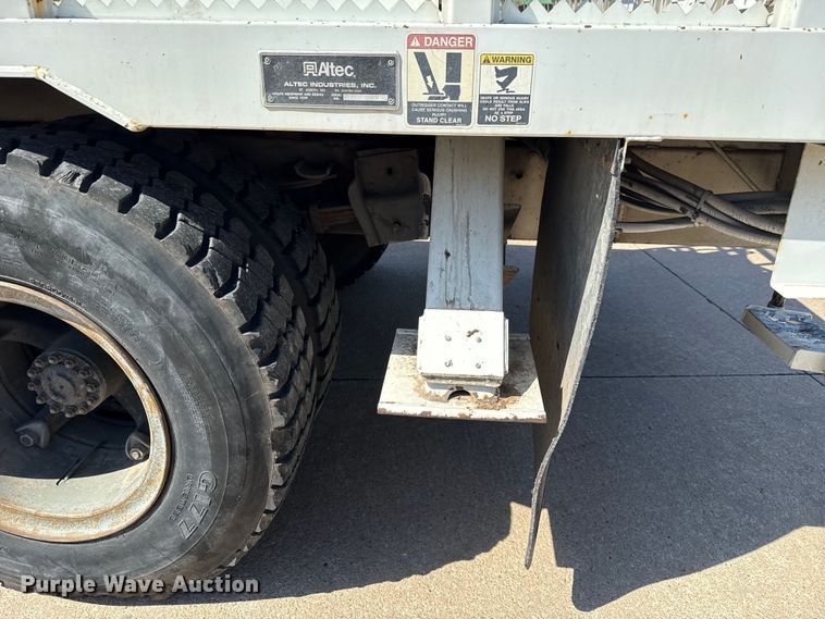 image for item ET6157 1986 International F1954 bucket truck