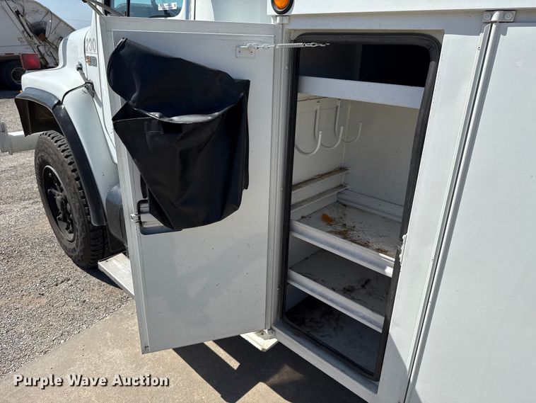 image for item ET6157 1986 International F1954 bucket truck