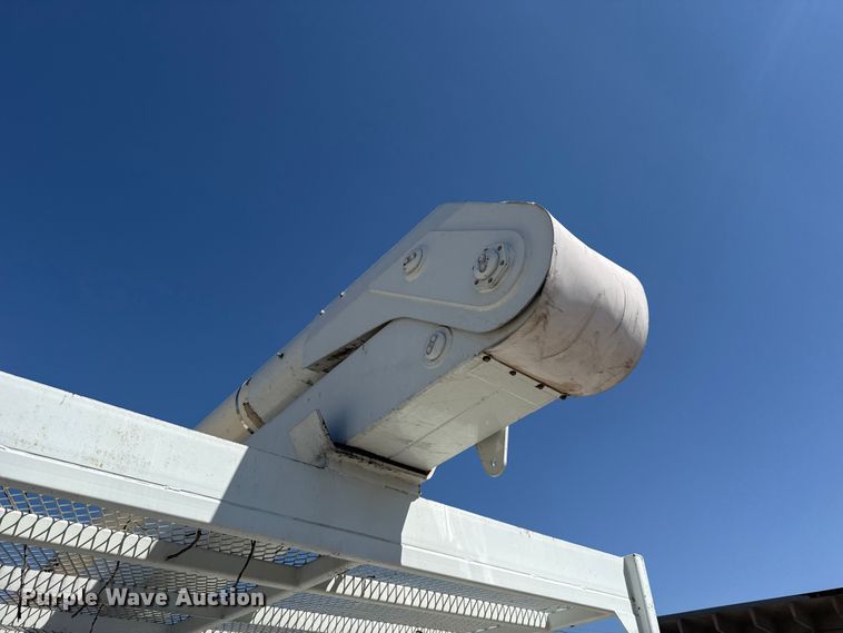 image for item ET6157 1986 International F1954 bucket truck