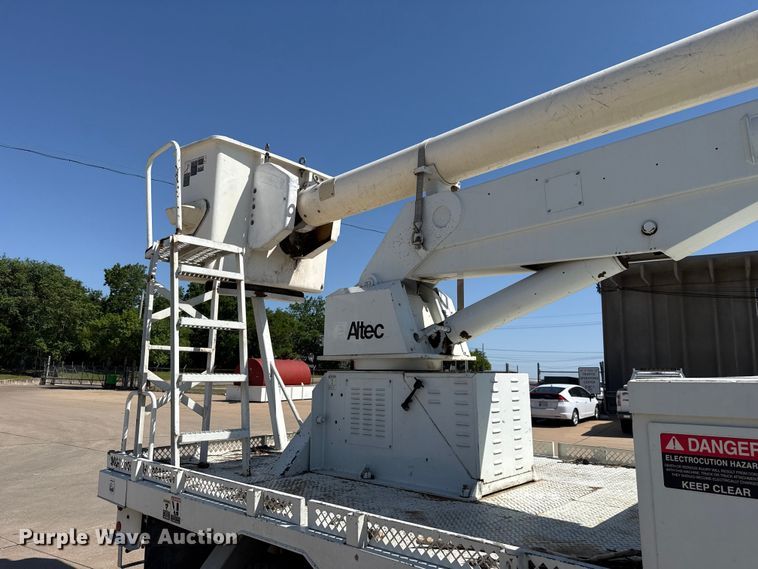 image for item ET6157 1986 International F1954 bucket truck