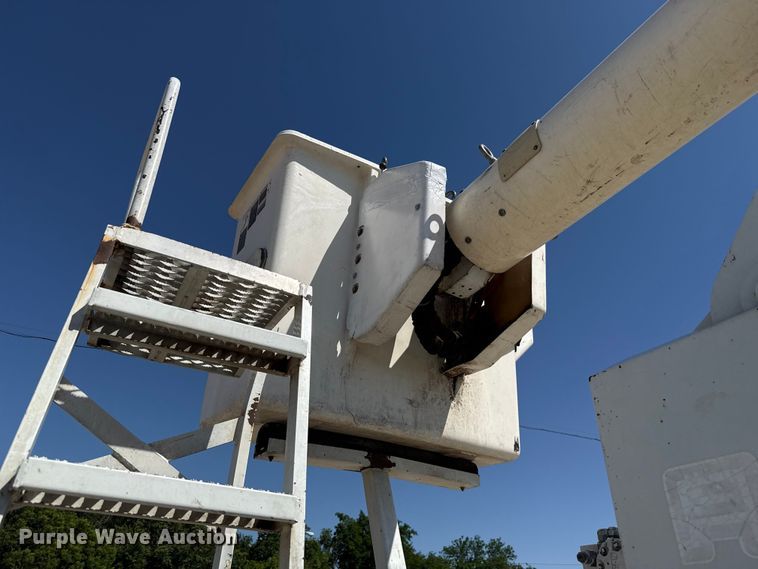 image for item ET6157 1986 International F1954 bucket truck