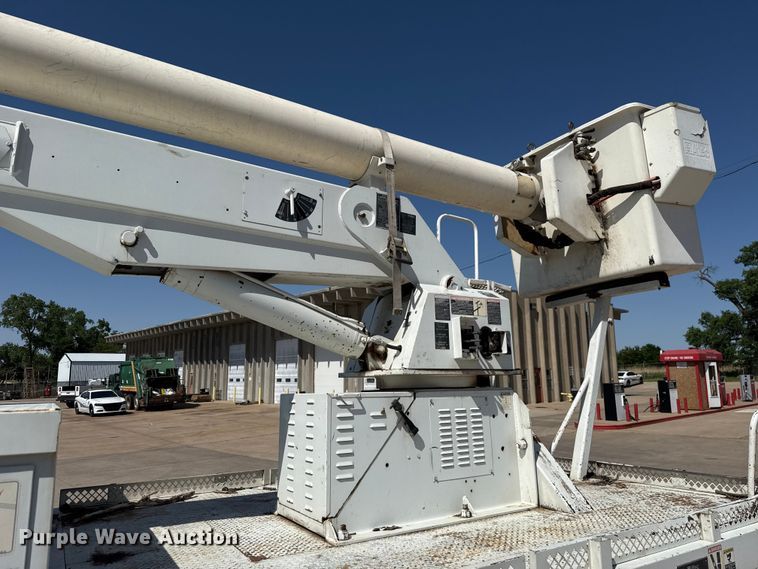 image for item ET6157 1986 International F1954 bucket truck