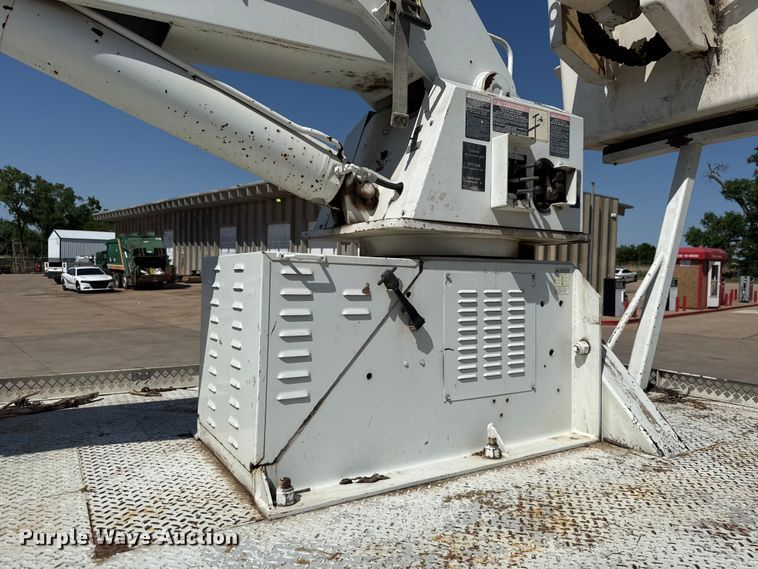 image for item ET6157 1986 International F1954 bucket truck