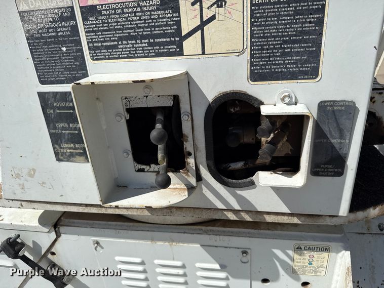 image for item ET6157 1986 International F1954 bucket truck