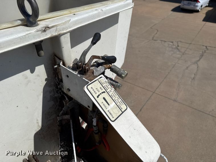 image for item ET6157 1986 International F1954 bucket truck
