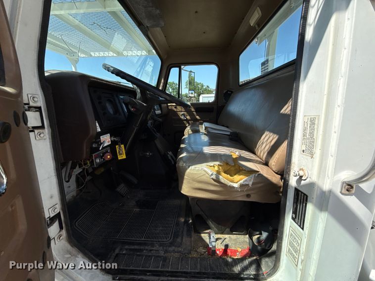 image for item ET6157 1986 International F1954 bucket truck