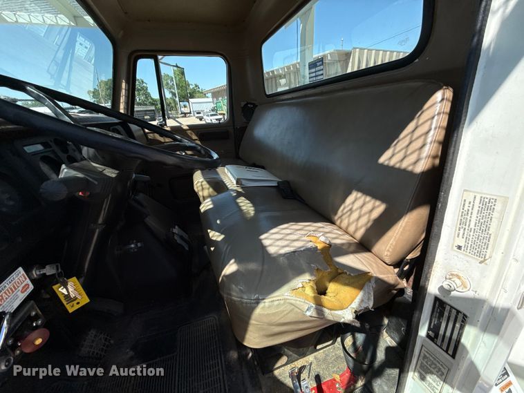 image for item ET6157 1986 International F1954 bucket truck