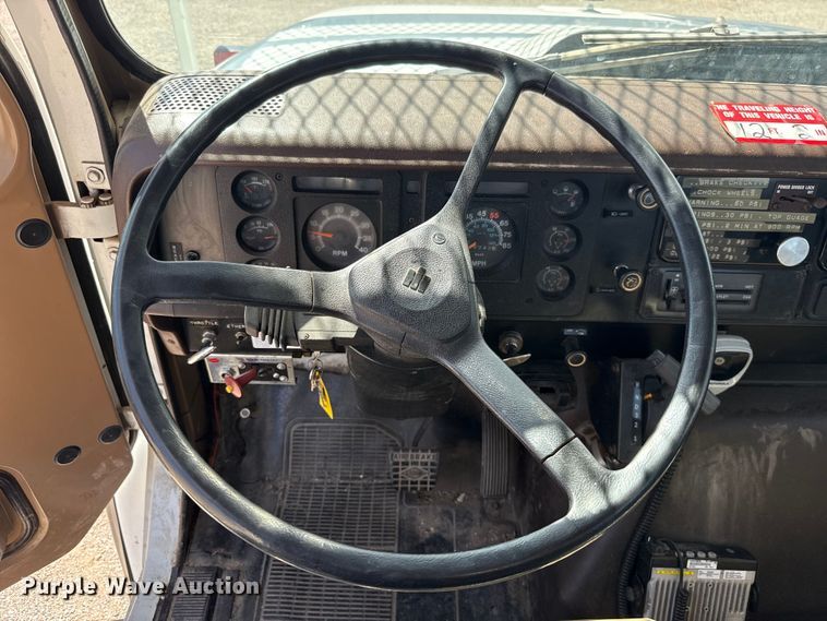 image for item ET6157 1986 International F1954 bucket truck