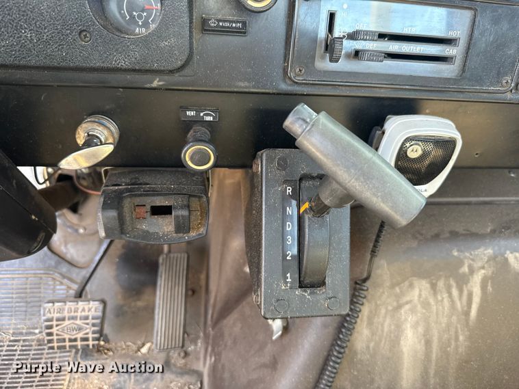 image for item ET6157 1986 International F1954 bucket truck