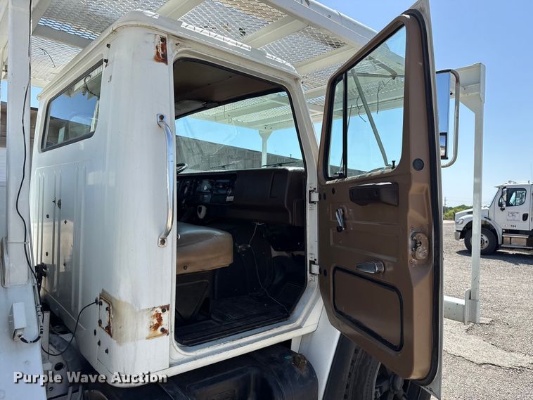 image for item ET6157 1986 International F1954 bucket truck