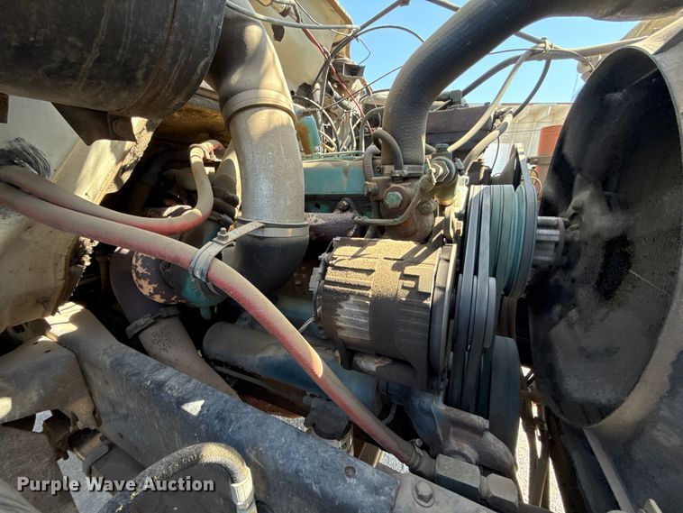 image for item ET6157 1986 International F1954 bucket truck