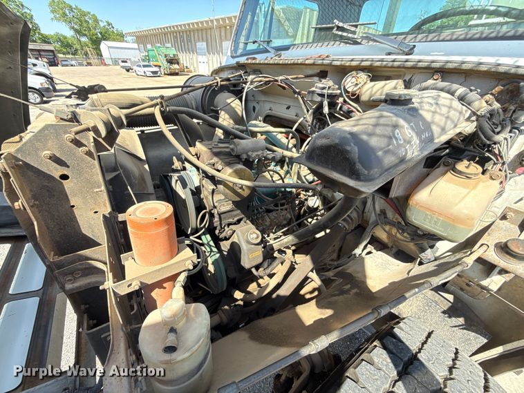 image for item ET6157 1986 International F1954 bucket truck