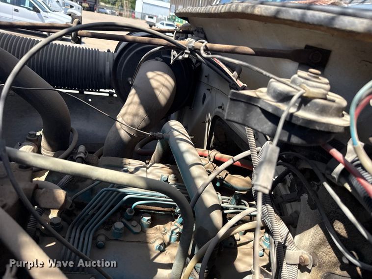 image for item ET6157 1986 International F1954 bucket truck