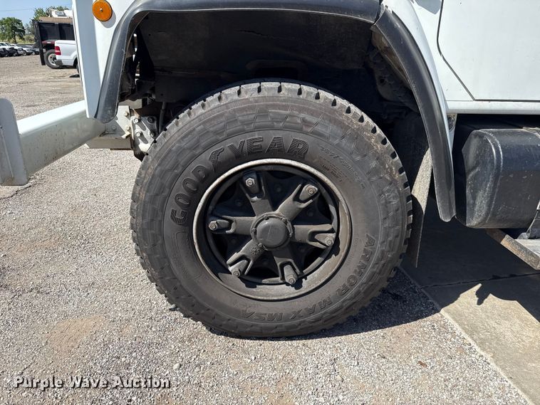 image for item ET6157 1986 International F1954 bucket truck