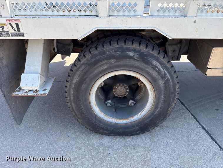 image for item ET6157 1986 International F1954 bucket truck