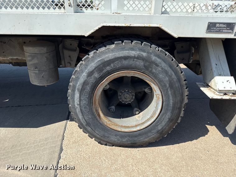 image for item ET6157 1986 International F1954 bucket truck