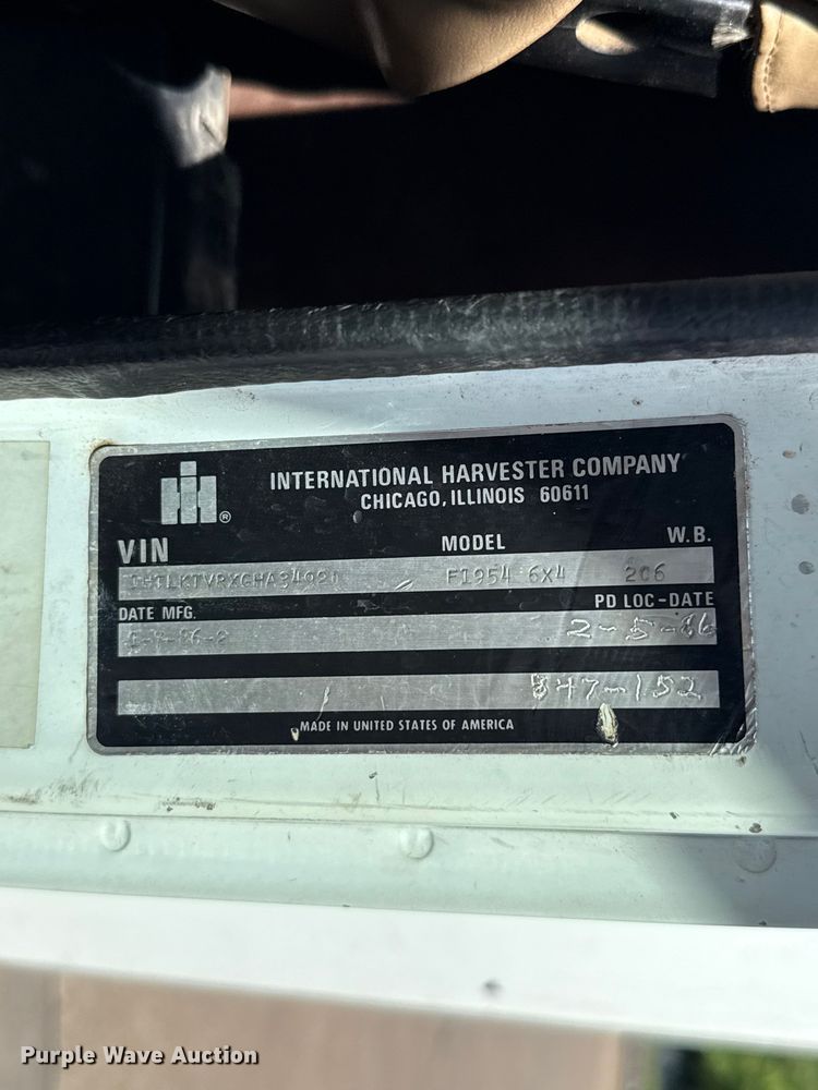 image for item ET6157 1986 International F1954 bucket truck