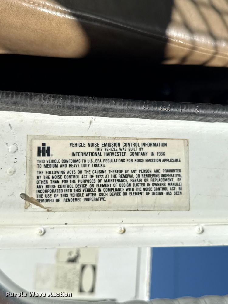 image for item ET6157 1986 International F1954 bucket truck