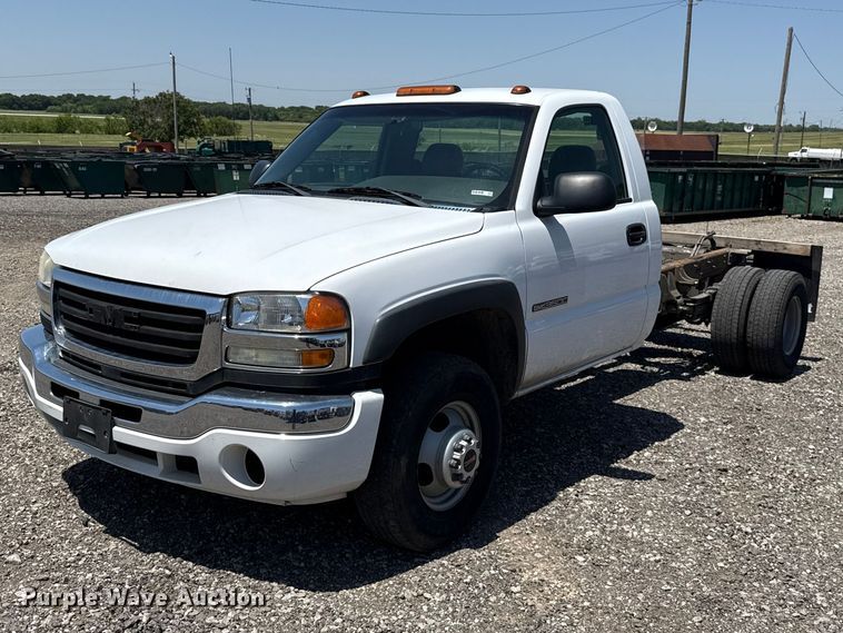 image for item ET6162 2006 GMC Sierra 3500 truck cab and chassis