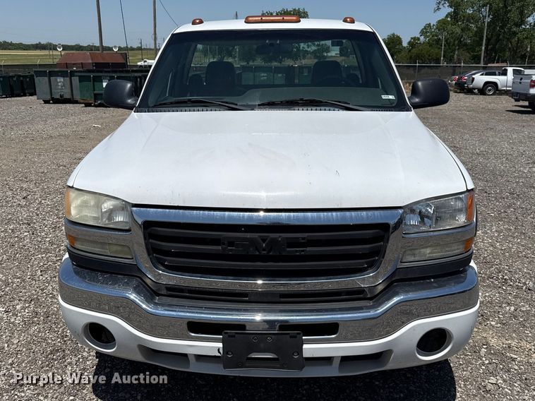 image for item ET6162 2006 GMC Sierra 3500 truck cab and chassis