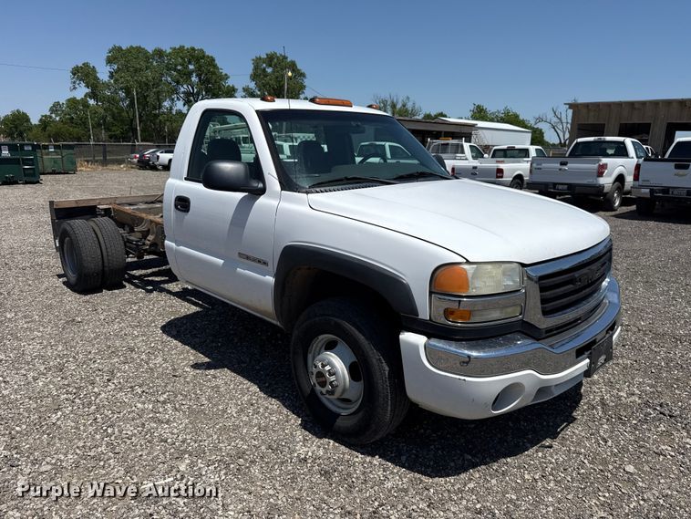 image for item ET6162 2006 GMC Sierra 3500 truck cab and chassis