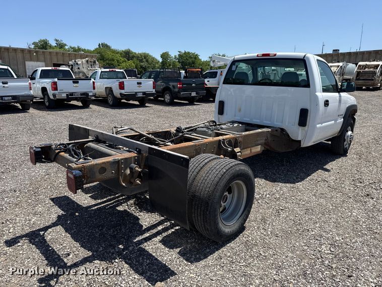 image for item ET6162 2006 GMC Sierra 3500 truck cab and chassis