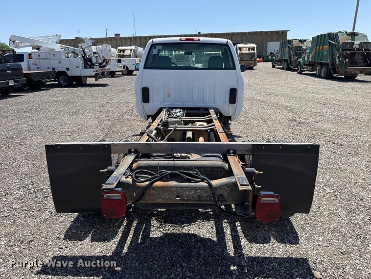 image for item ET6162 2006 GMC Sierra 3500 truck cab and chassis