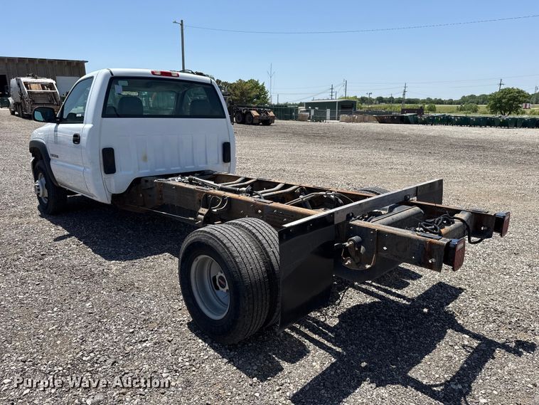 image for item ET6162 2006 GMC Sierra 3500 truck cab and chassis