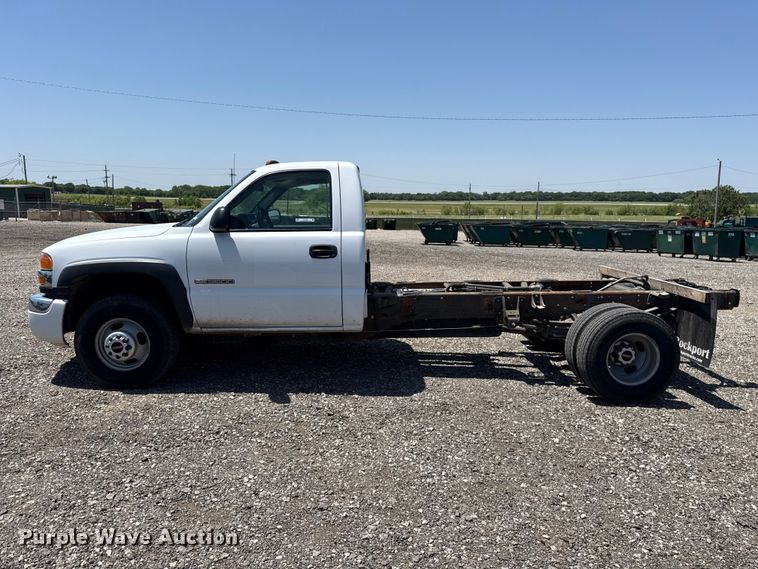 image for item ET6162 2006 GMC Sierra 3500 truck cab and chassis