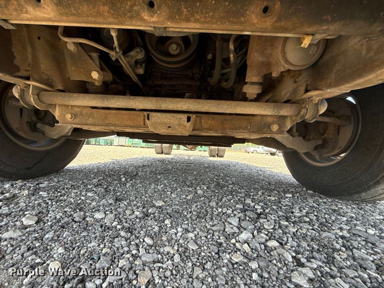 image for item ET6162 2006 GMC Sierra 3500 truck cab and chassis