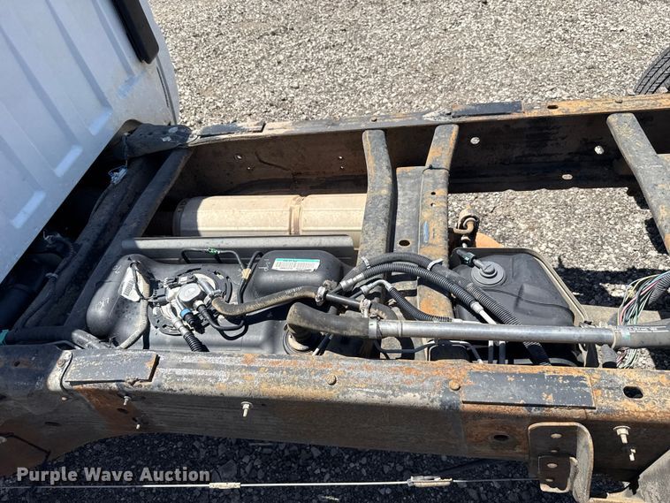 image for item ET6162 2006 GMC Sierra 3500 truck cab and chassis