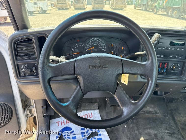 image for item ET6162 2006 GMC Sierra 3500 truck cab and chassis