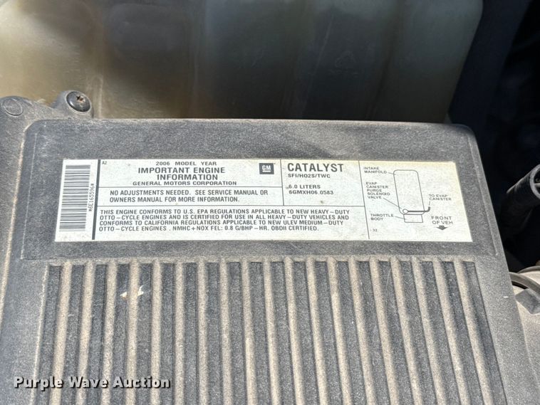 image for item ET6162 2006 GMC Sierra 3500 truck cab and chassis