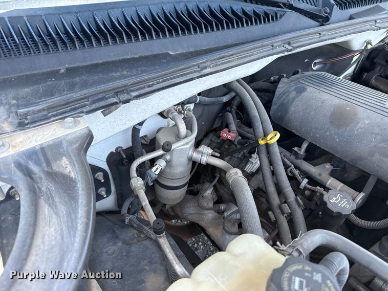 image for item ET6162 2006 GMC Sierra 3500 truck cab and chassis